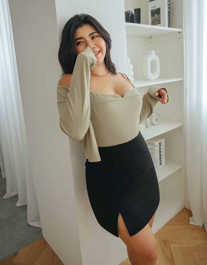 AIRY HOURGLASS K-Pop Slimming Side Zipper Slit Skirt