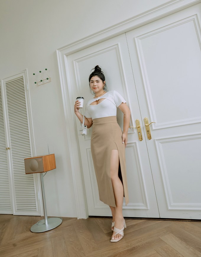 【Stark Minimalism 2.0】 High Waisted Slit Maxi Skirt
