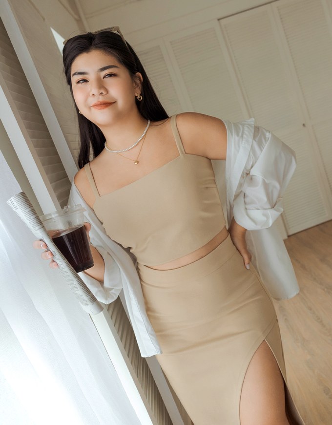 AIRY HOURGLASS K-Pop Long Slit Skirt