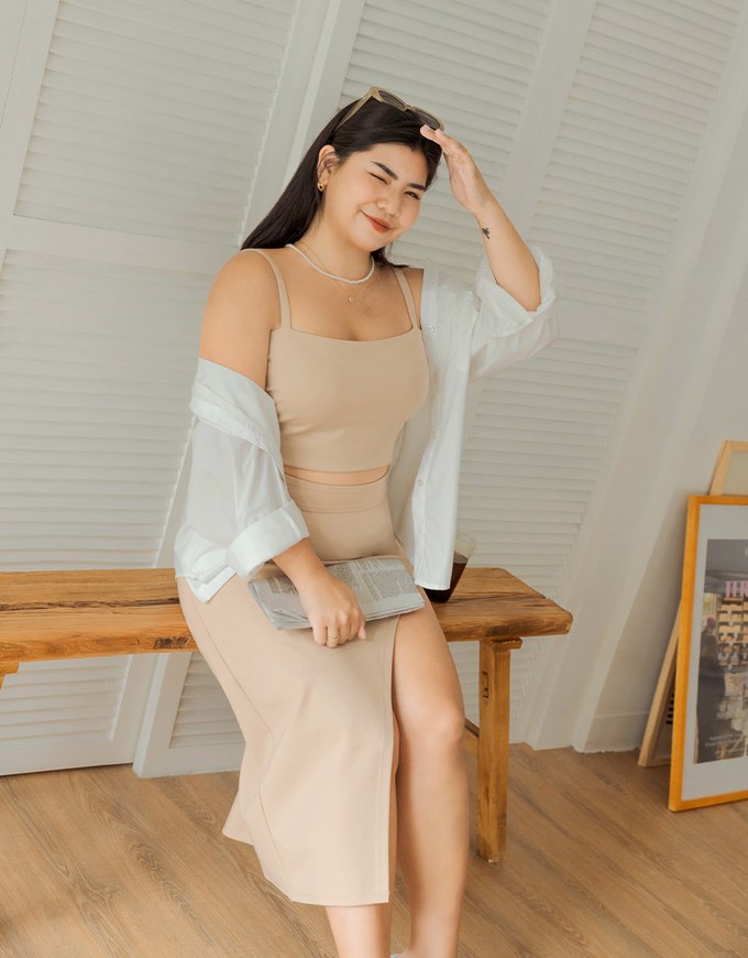 AIRY HOURGLASS K-Pop Long Slit Skirt