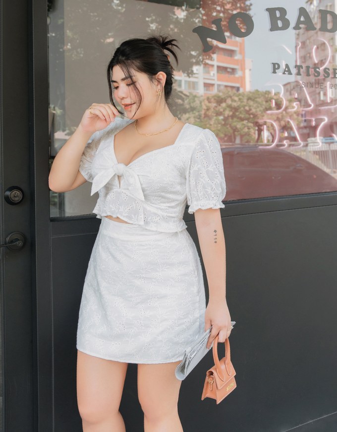 Embroidered Lace-Up Set Wear