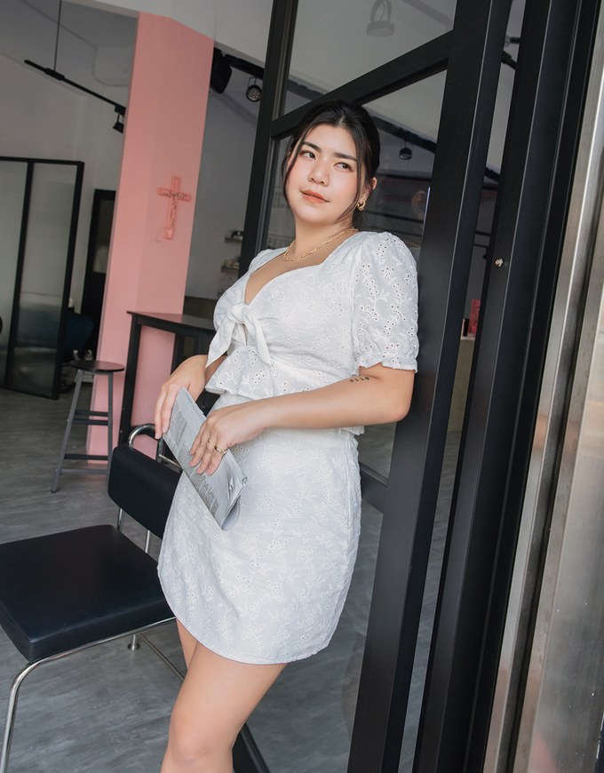 Embroidered Lace-Up Set Wear