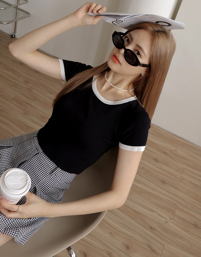 Basic Round Neck Crop Top