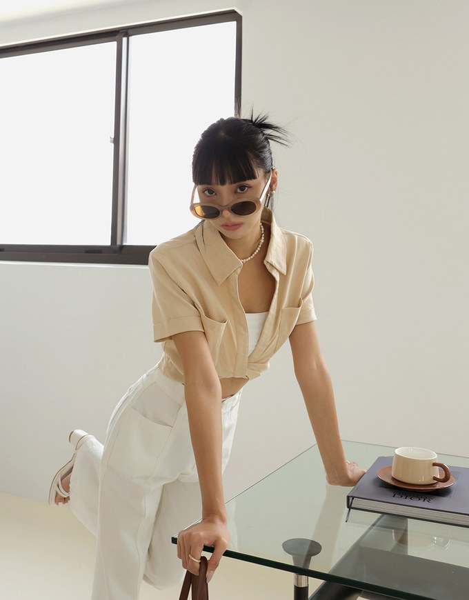 Front Twist Open Collar Crop Top