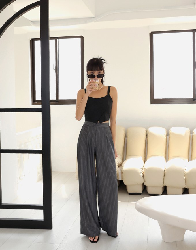 Front Detailed Slit Tank Top (With Padding)