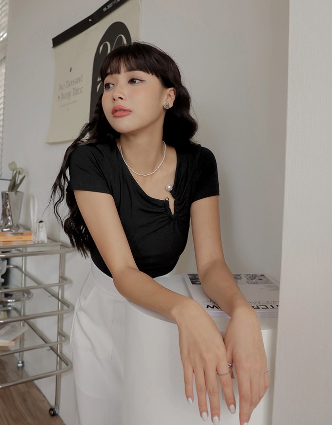 Pearl Crinkle Short Sleeve Top