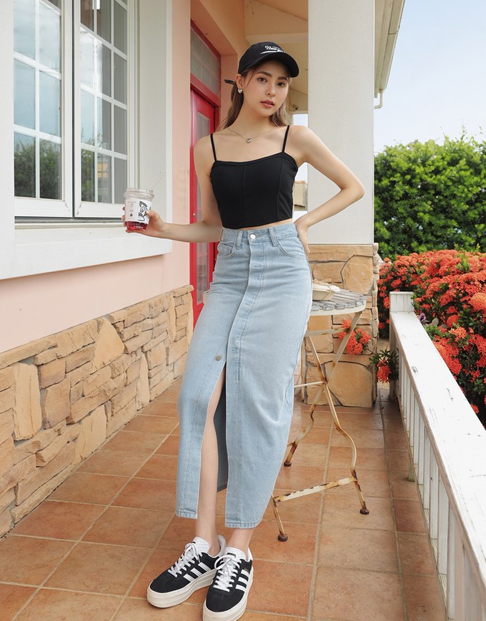 Thin Strap Dimensional Line Camisole (with padding)