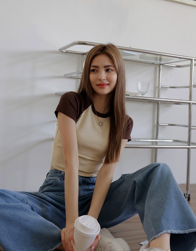 Contrast Color Fitted Short Sleeve Top