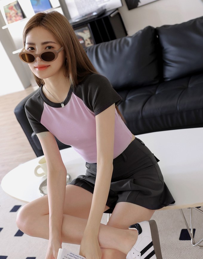 Contrast Color Fitted Short Sleeve Top