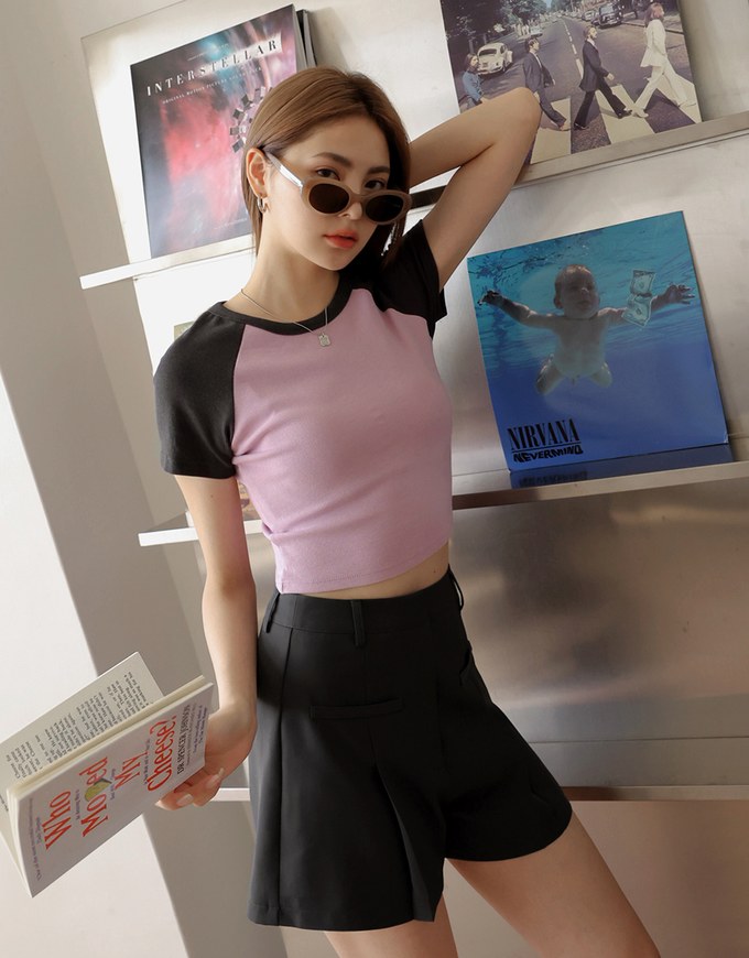 Contrast Color Fitted Short Sleeve Top