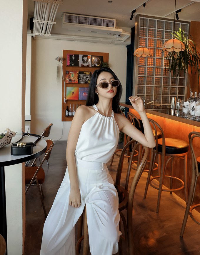 Detailing Pleated Wide Pants