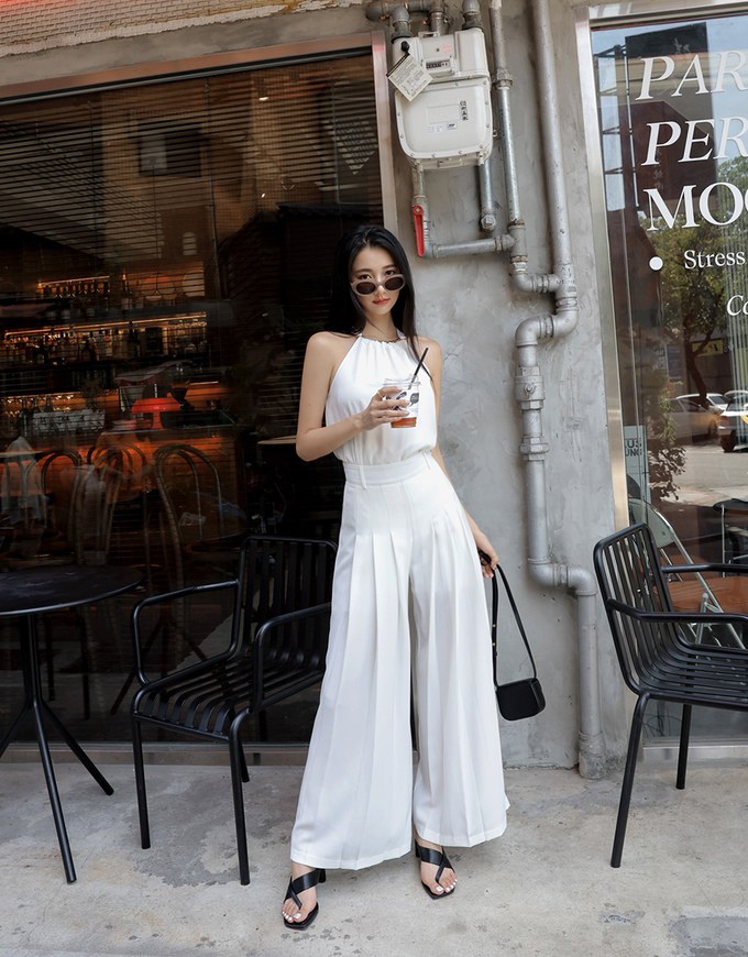 Detailing Pleated Wide Pants