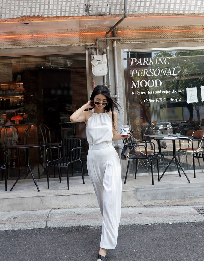 Detailing Pleated Wide Pants