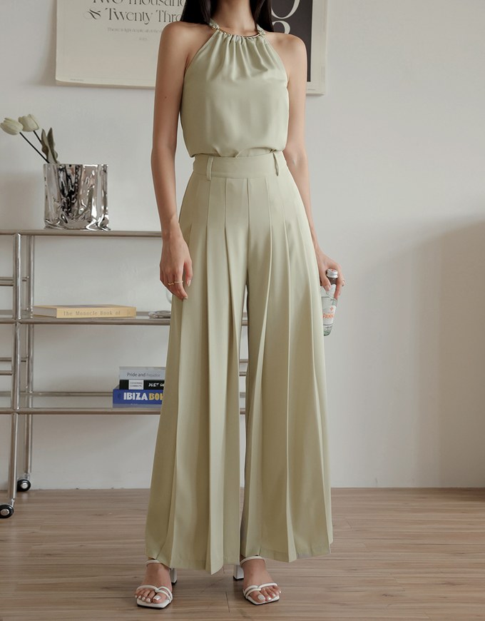 Detailing Pleated Wide Pants
