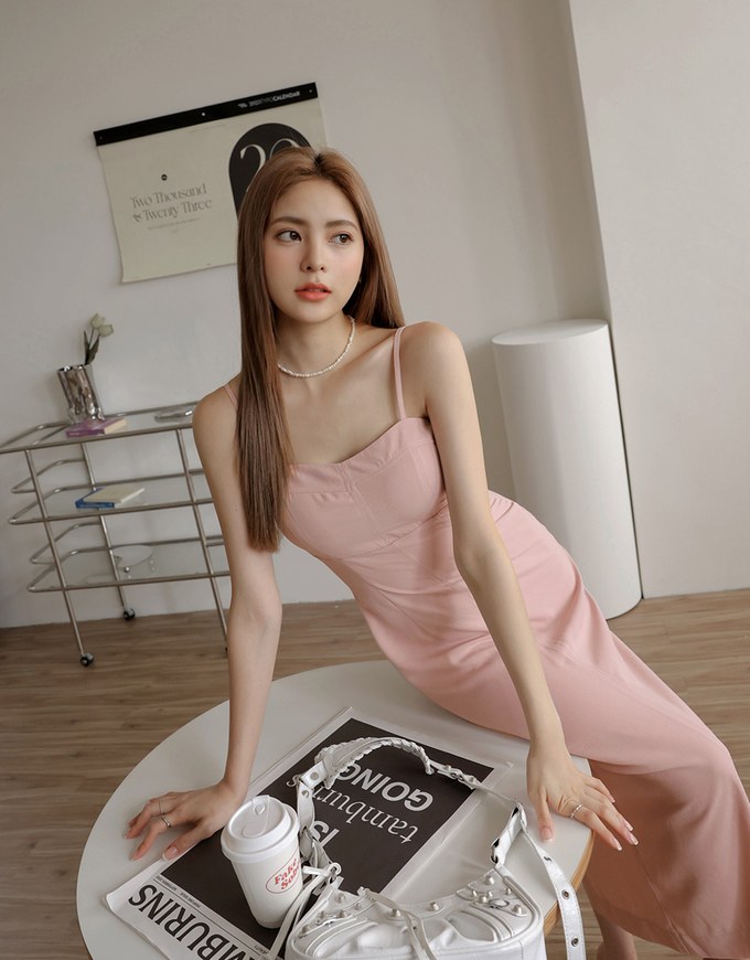 Seamline Thin Strap Slit Maxi Dress (With Padding)
