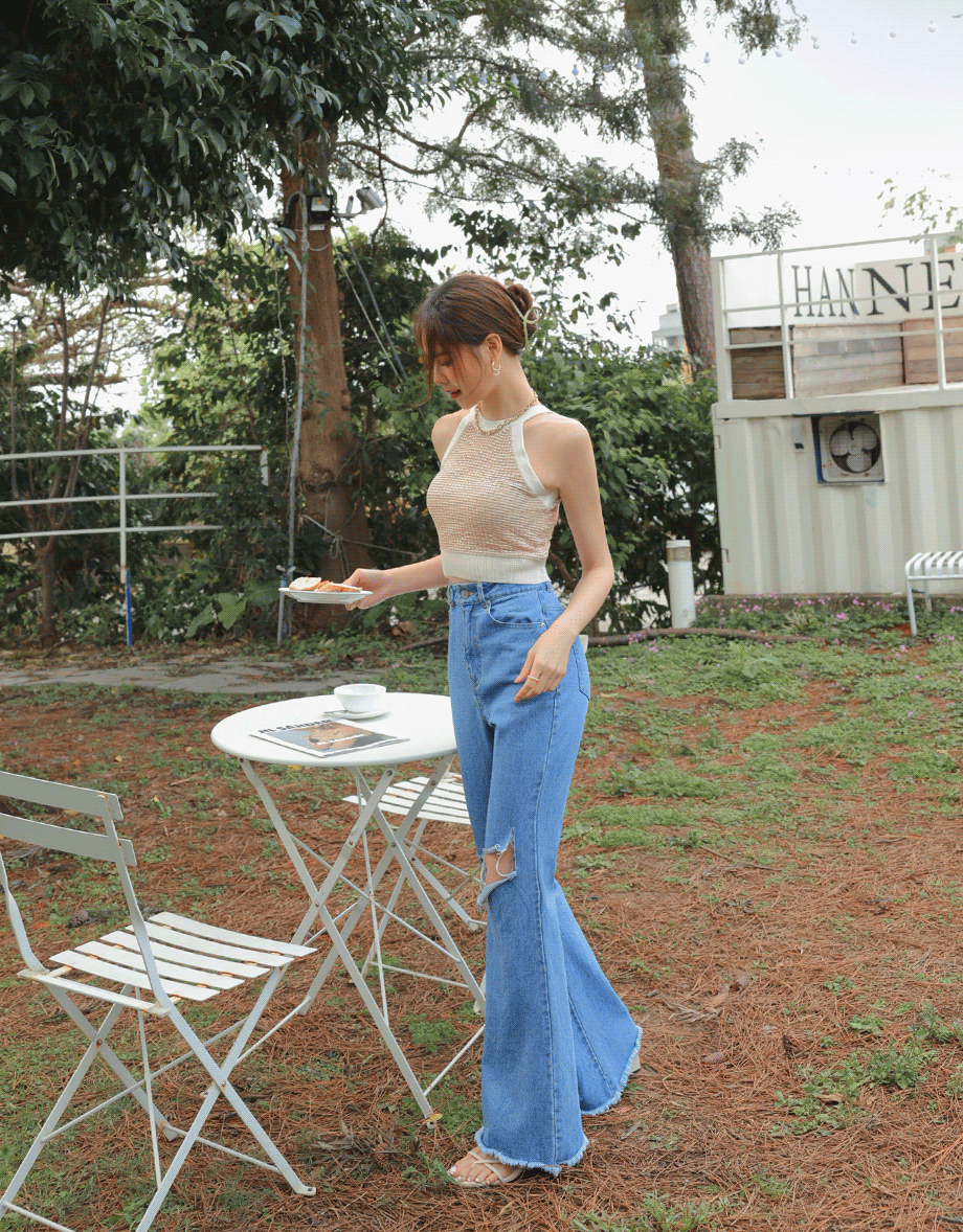 Très Chic Halter Knit Top