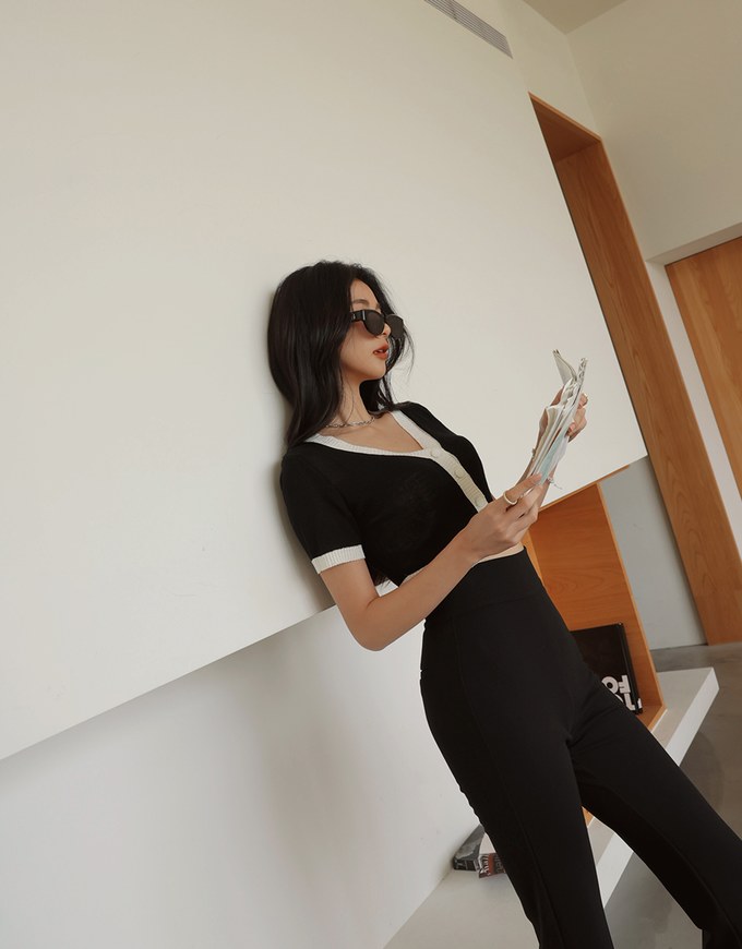 Two Tone Knit Cropped Top