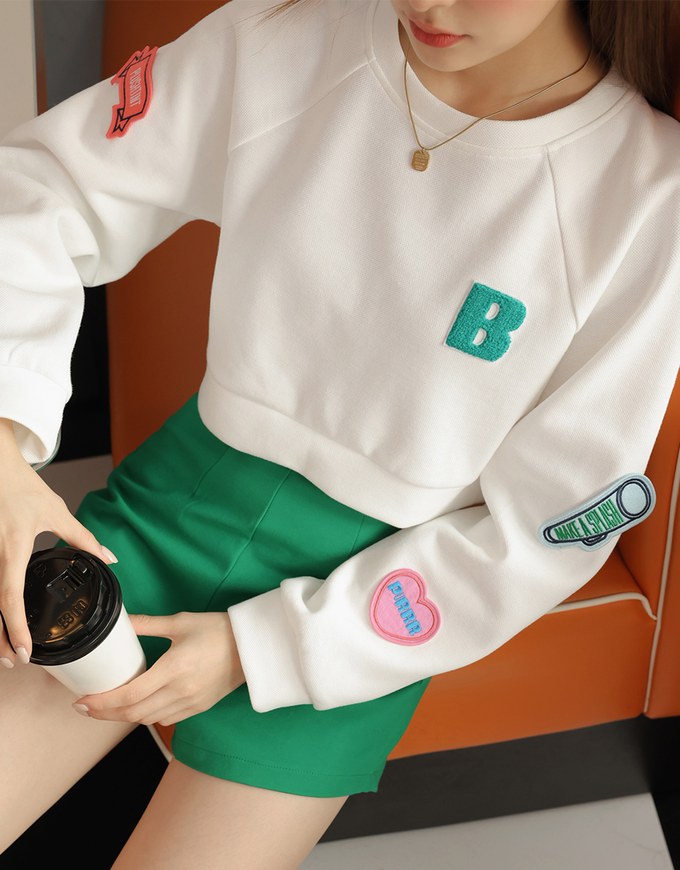 【Benefit】Embroidered Patch On Cropped Sweatshirt Top