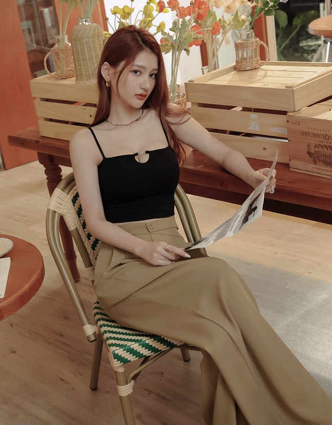 Skewed Single-Button Pleated Wide Trousers
