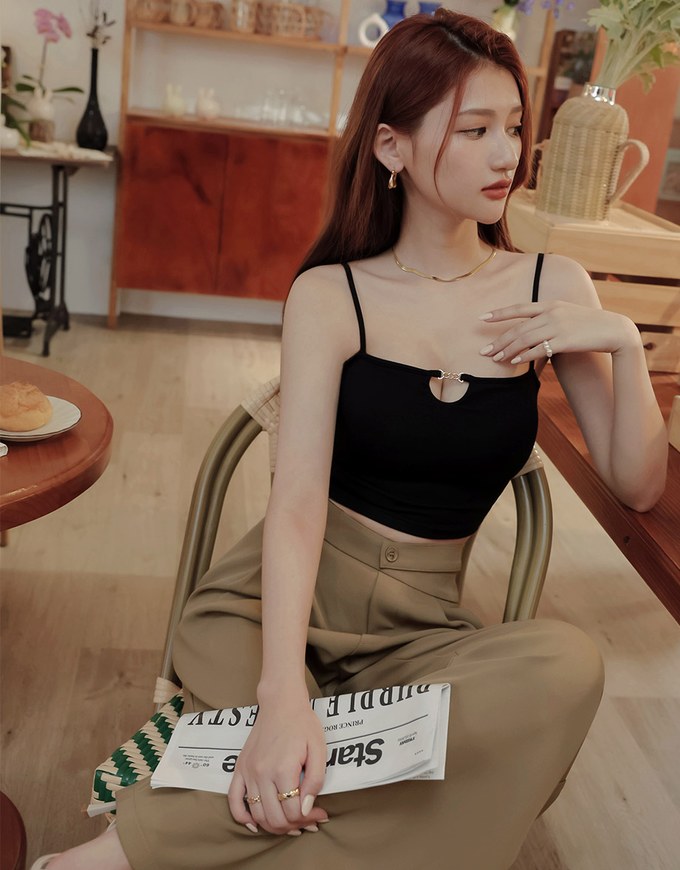Skewed Single-Button Pleated Wide Trousers