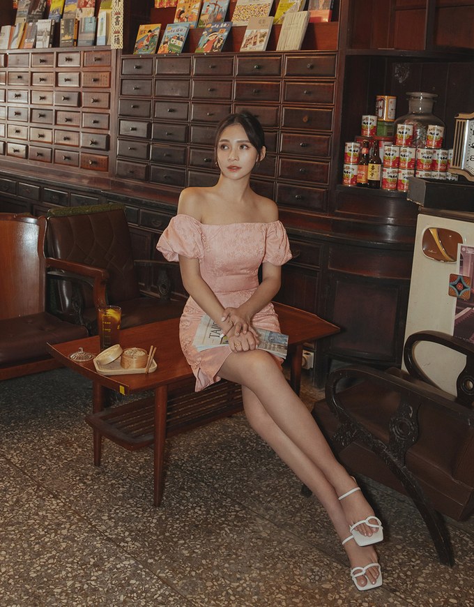 【Elecher's Design】Qipao DRESS 2WAY Embossed Off Shoulder Puff Sleeves Short Cheongsam Dress (with padding)