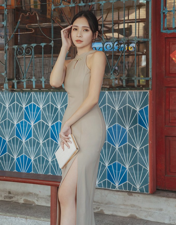【Elecher's Design】Qipao DRESS Halter Cheongsam Maxi Dress with Slit and Bra Padded (with padding)