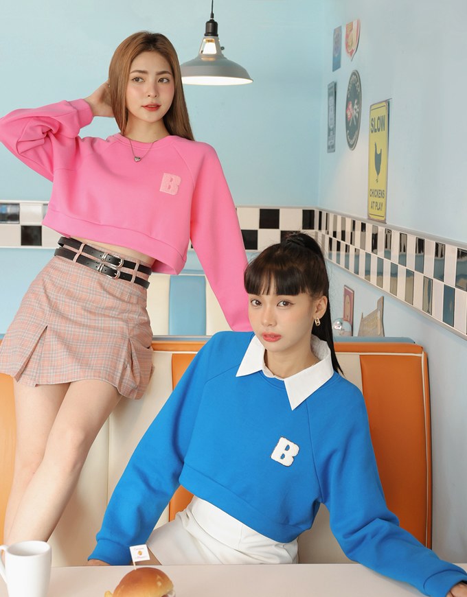 【Benefit】Embroidered Patch On Cropped Sweatshirt Top
