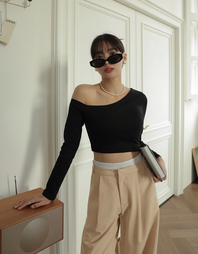 Sloping Shoulder Smooth Long Sleeve Top (With Padding)