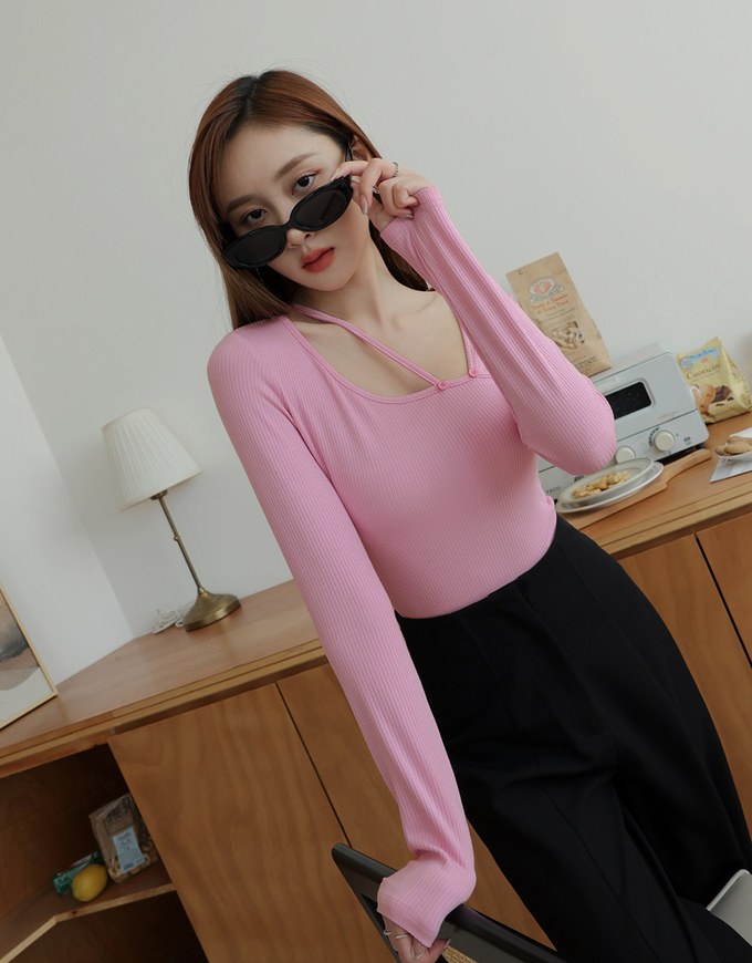 Single Line Hollow Knit Top