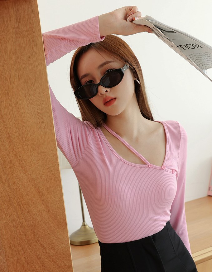Single Line Hollow Knit Top