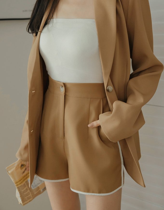 Minimalistic Two-Tone Short