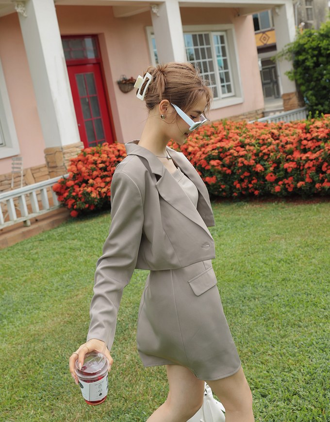 Comfy Lapel Crop Blazer (With Shoulder Pads)