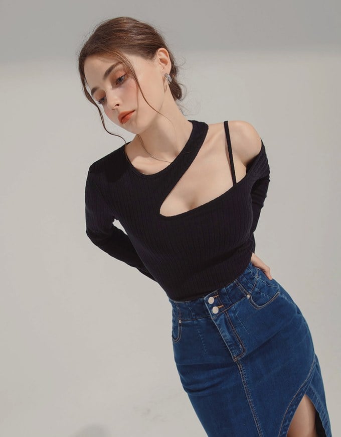 One-shoulder Hollow Knit Top (with padding)