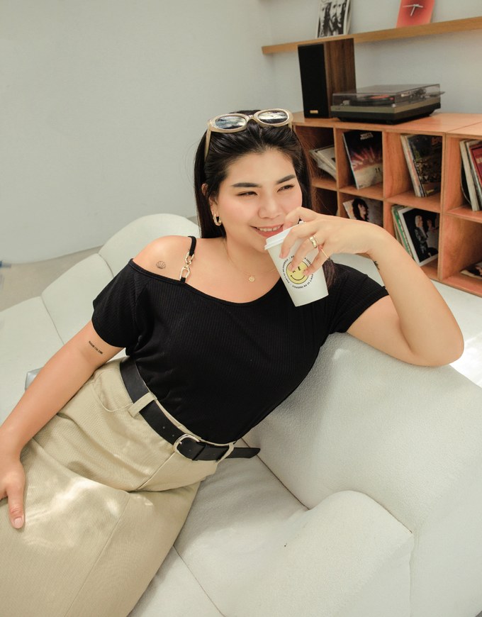 Sloping Shoulder Knit Top