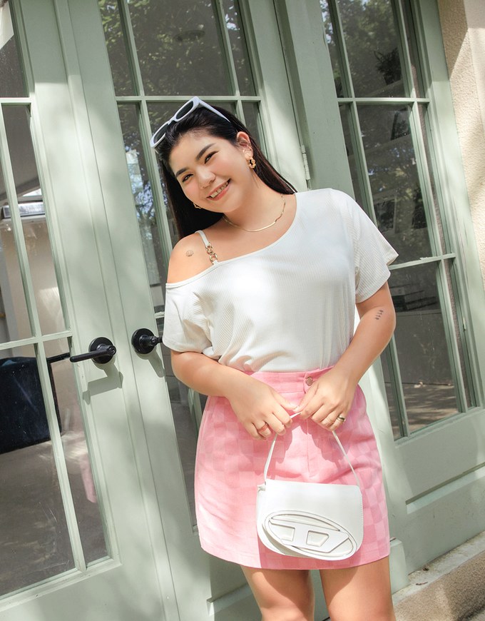 Sloping Shoulder Knit Top