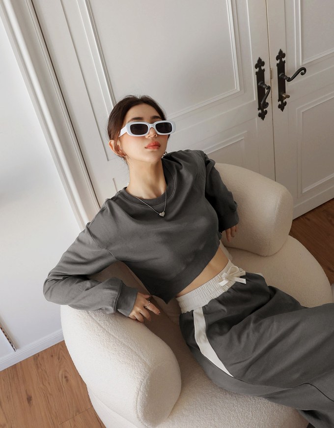 Comfortable Arc Crop Top