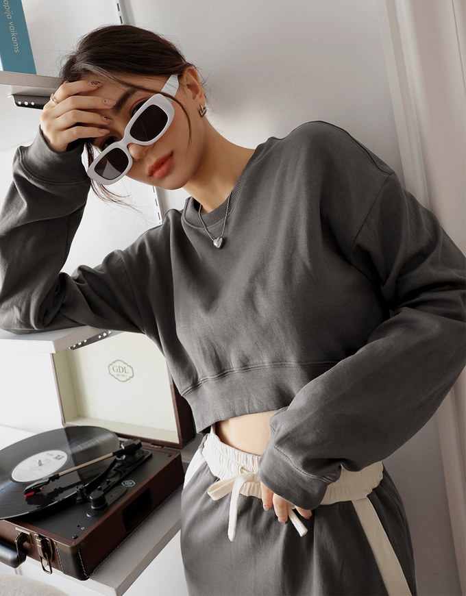 Comfortable Arc Crop Top