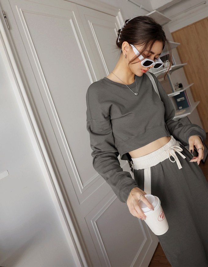 Comfortable Arc Crop Top
