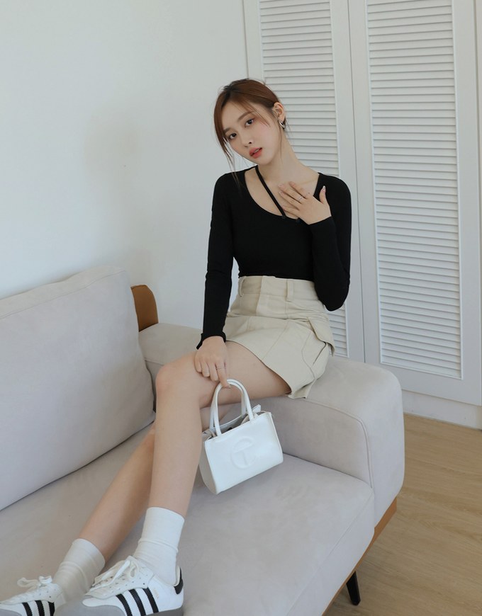 Single Line Hollow Knit Top