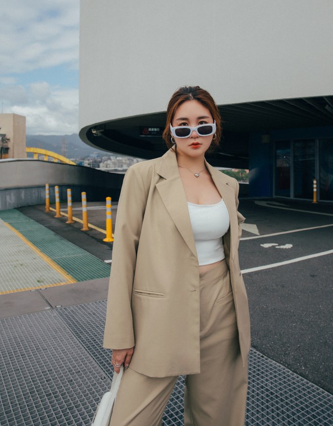 Neat Side Slit Blazer (With Shoulder Pads)