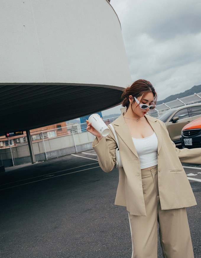 Neat Side Slit Blazer (With Shoulder Pads)