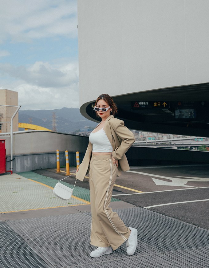 Neat Side Slit Blazer (With Shoulder Pads)