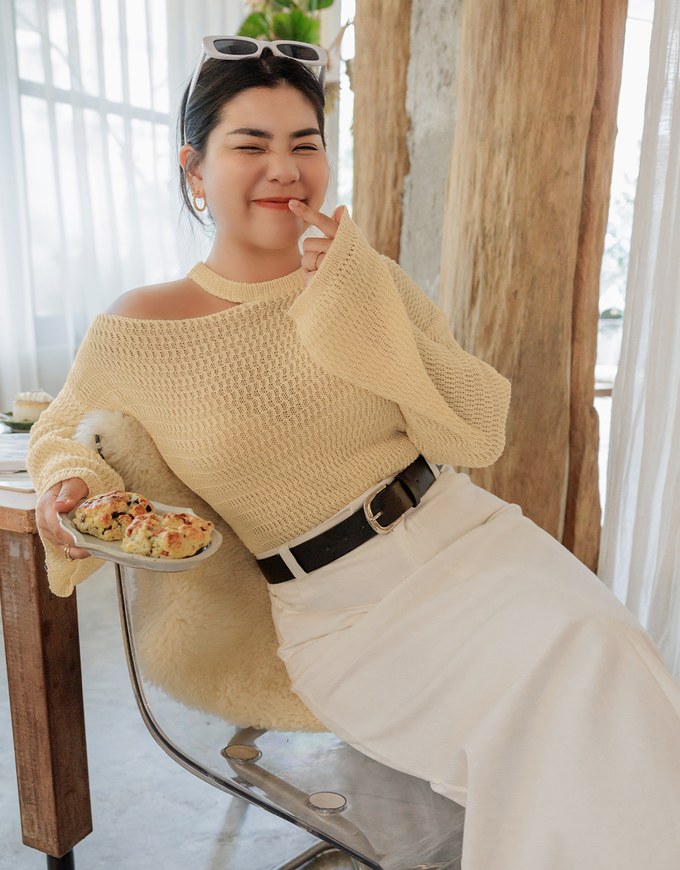 Off Shoulder Knit Long Sleeved Top