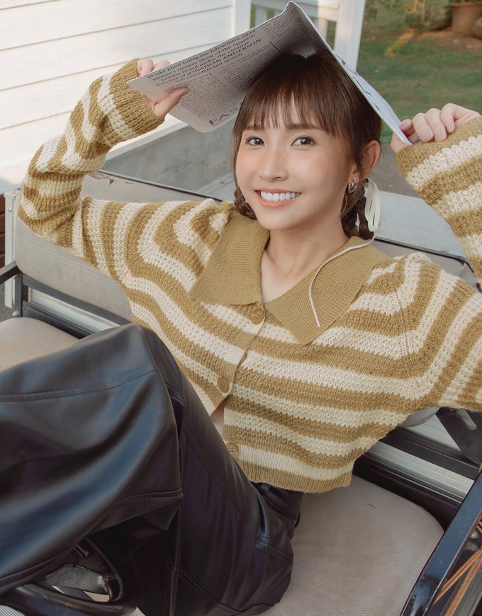 【MEIGO's Design】Sweet Sultry Big Collar Striped Knit Top