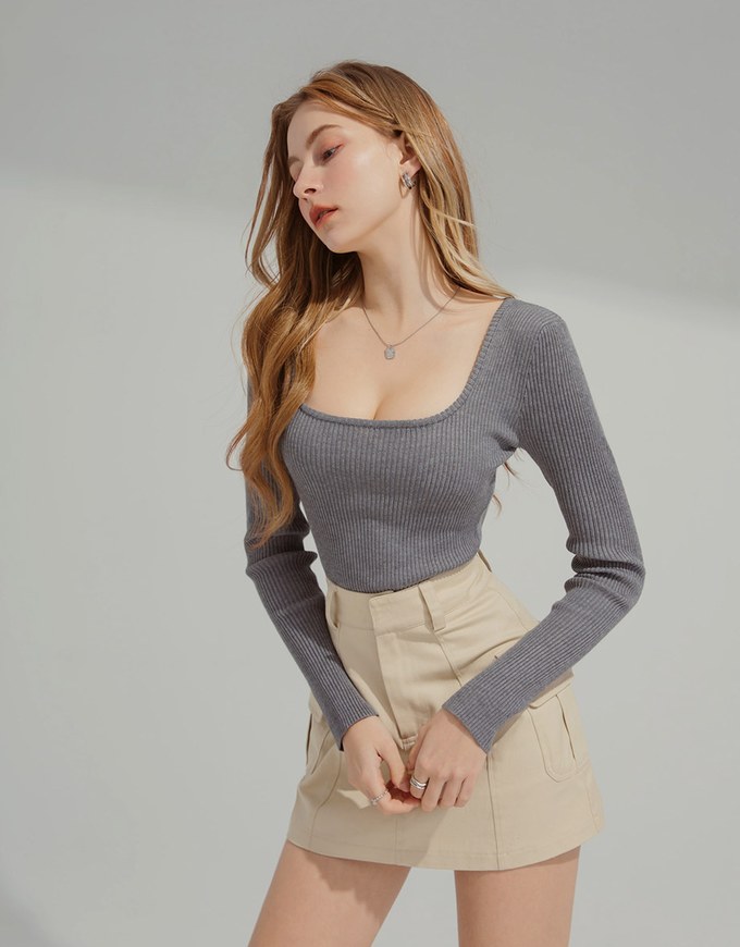 Solid Color U-neck Knit Top