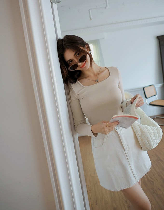 Back Hollow Square Neck Top