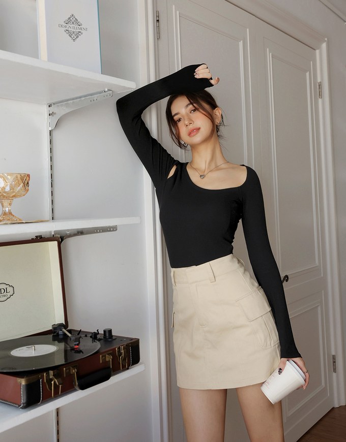 Sloping Shoulder Hollow Top (With Padding)