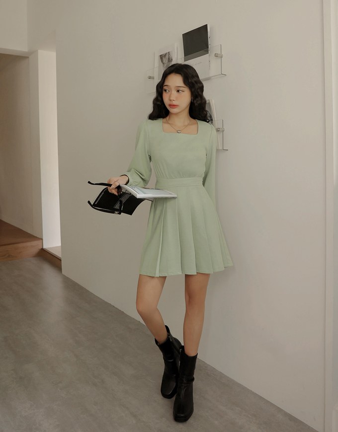 Sweet Square Neck Pleated Mini Dress