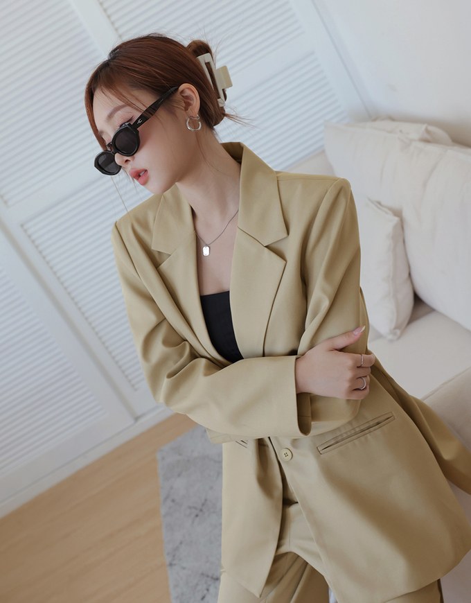 Neat Side Slit Blazer (With Shoulder Pads)