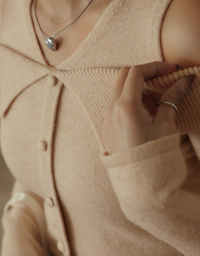 Soft Lapel Notched Knit Top